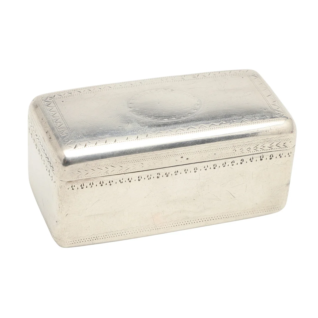 A GEORGE III SILVER SNUFF BOX. — Silver — Lawrences Auctioneers
