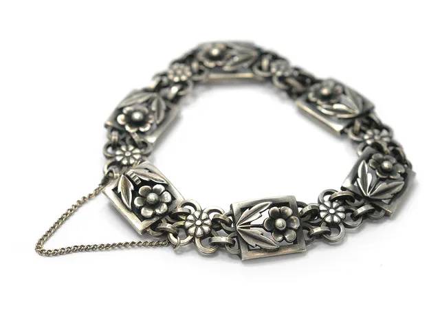ARMBAND, silver, längd 18 cm, vikt 21,6 g, Guldvaruaktiebolaget, Malmö 1955, säkerhetskedja.