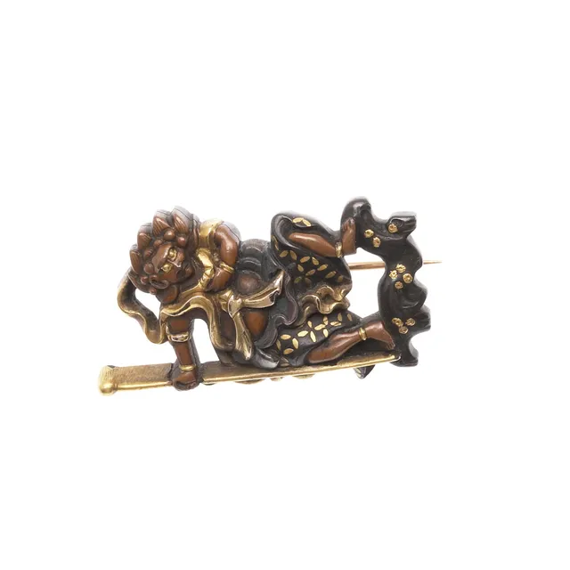 A SHAKUDO BROOCH.