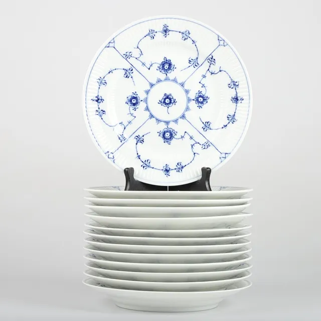 FÖRRÄTTSTALLRIKAR, 13 stycken, "Musselmalet", Royal Copenhagen, Danmark.