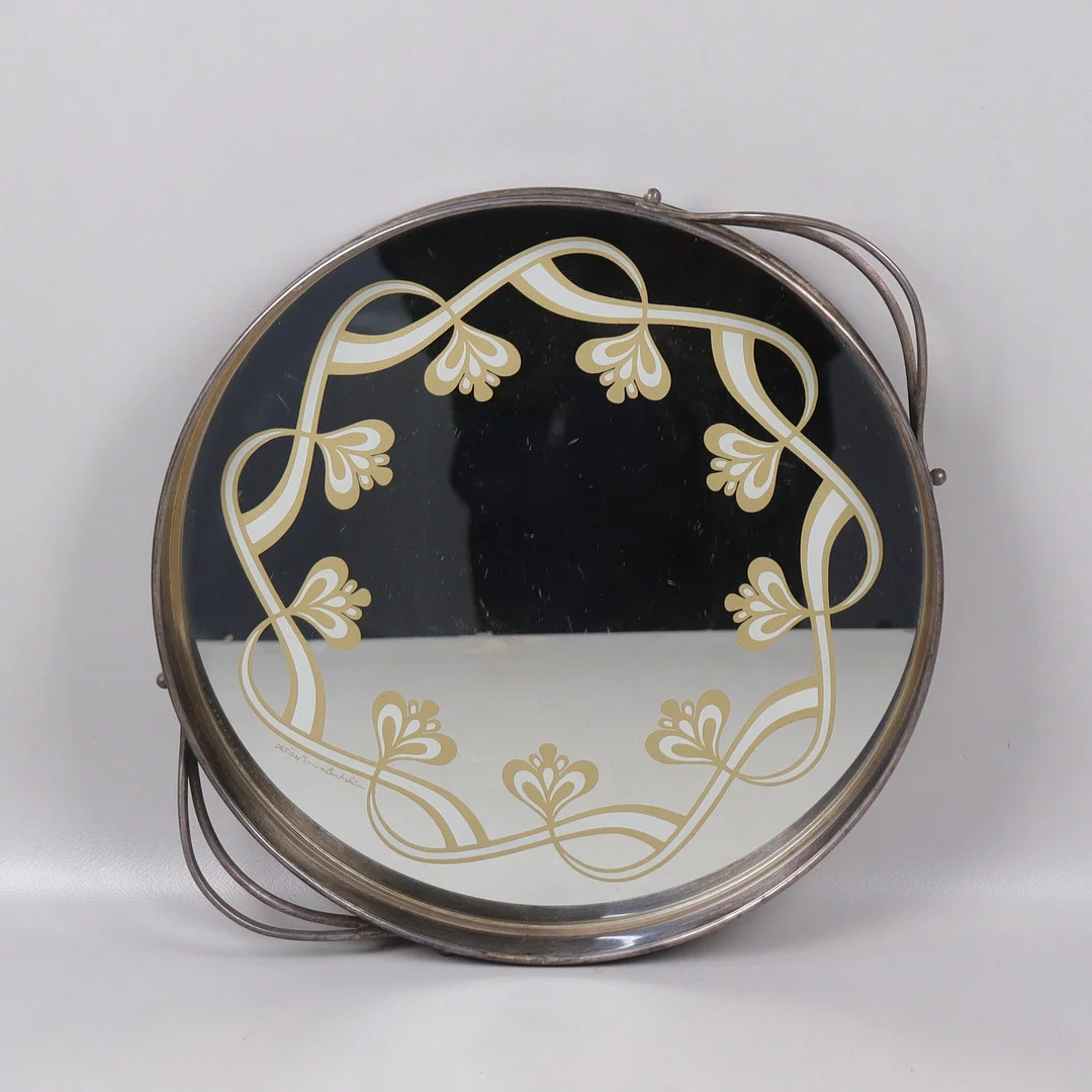MONICA BACKSTRÖM. Gense, bricka, glas och nysilver. — Silver plated — Markus Auktioner