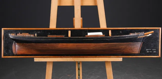 Halvmodel. 'Cutty Stark' af delvis bemalet træ
