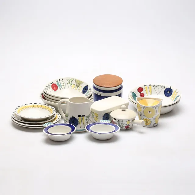 SERVISDELAR, "PICKNICK", 17 delar. Marianne Westman, Rörstrand.