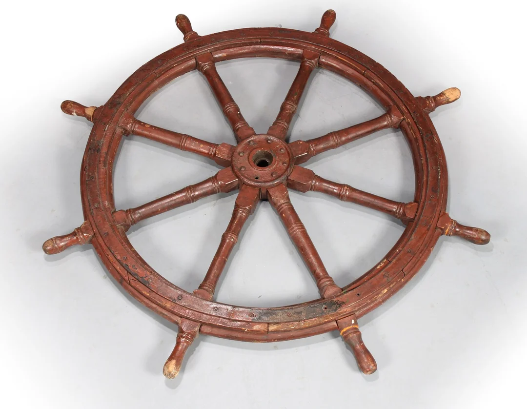 Large ship's steering wheel in painted wood, Ø 150 cm — Hobby and collectibles/Nautical collectibles — Lauritz