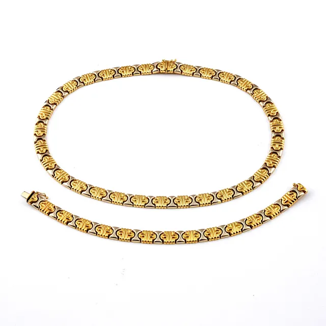 AN 18CT TWO COLOUR GOLD NECKLACE.