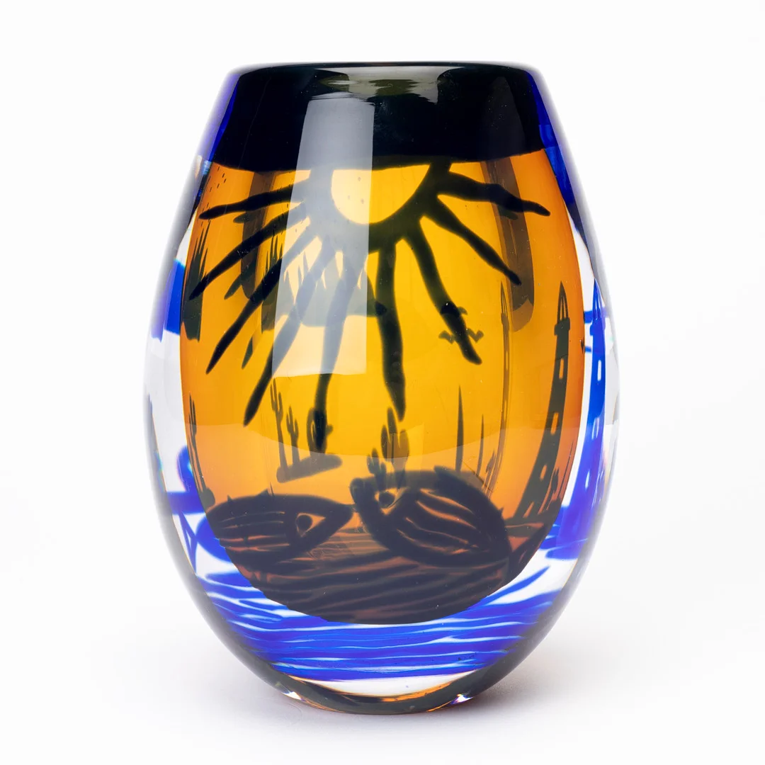 CARLOS R. PEBAQUE. Vas, Unik, Gullaskruf, graal-liknande teknik, underfångsglas i gult och blått, signerad, daterad 2004. — Art glass — Auktionshuset Kolonn