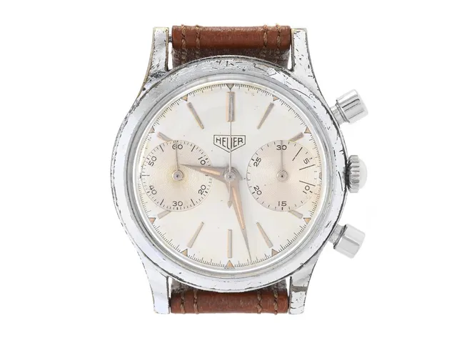 HEUER, kronograf (Swiss), Cal Valjoux 92, Serie nr. 40474, Ref nr. 3641, herrur, 35 mm, Boett nr. 40474, vitmetall, manuell, plexiglas, skadad urtavla, skadad boett, läderband, ca 1962.