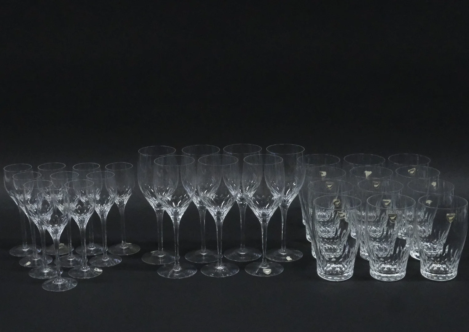 NILS LANDBERG. GLASSERVISDELAR, PRELUDE. ORREFORS. 29 DELAR. — Tableware — Björnssons Auktionskammare