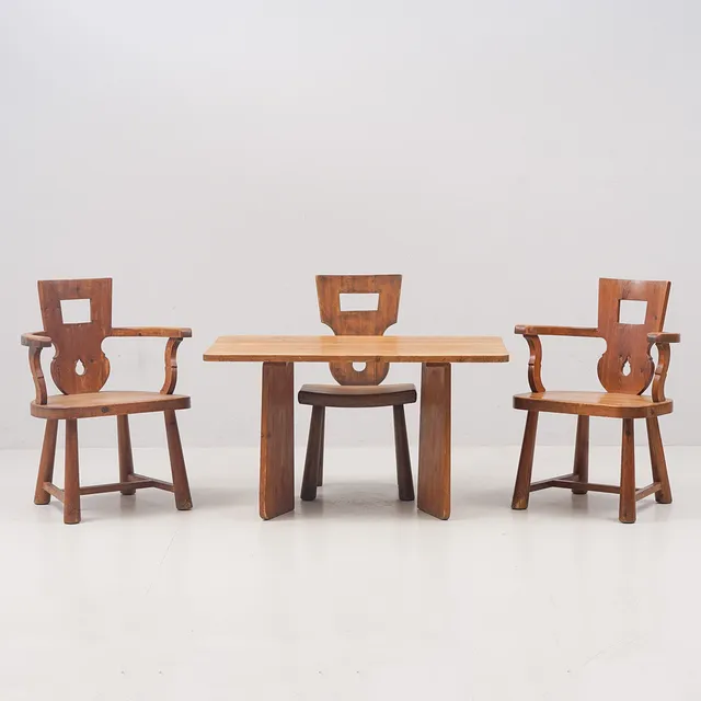 BO FJAESTAD. Sittgrupp, 4 delar, daterade 1942.