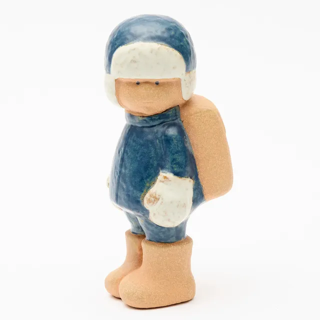 LISA LARSON. Figurin, "Skolpojken", ur serien "Barn & Barnbarn", Gustavsberg.