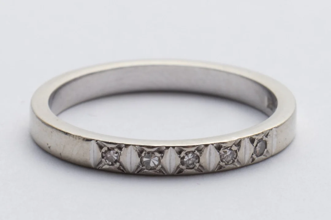Alliancering af 14 kt hvidguld — Jewellery/Rings — Lauritz
