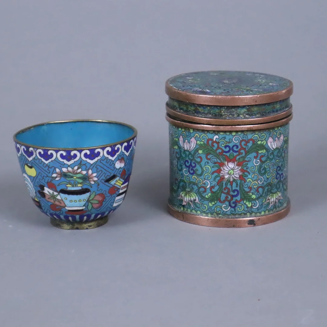 - CLOISONNÉ-KONVOLUT - China, 2-tlg. — Asiatica — Auktionshaus Blank