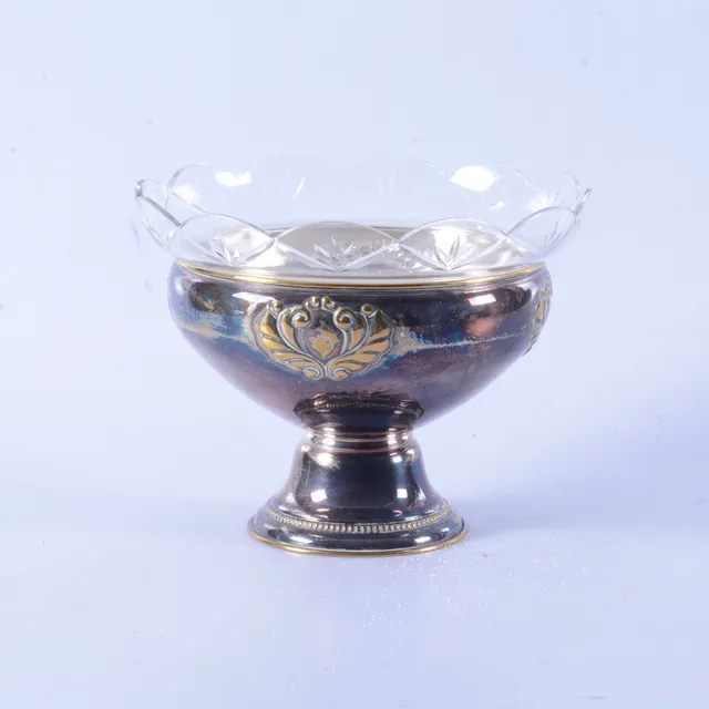 SKÅL PÅ FOT, med glasinsats, nysilver, 1900-tal.