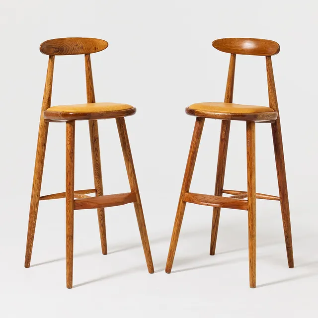 VILHELM WOHLERT. Barstolar, ett par, Odense Møbler, 1950-tal, ek och teak, sitsarna klädda i brunt läder.