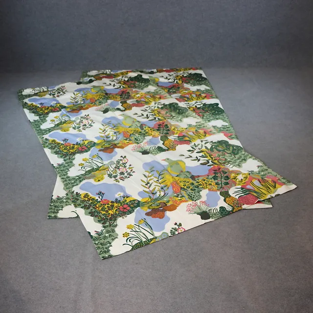 JOSEF FRANK. Gardiner, 2 våder, "Anakreon", bomullstyg, Svenskt Tenn.