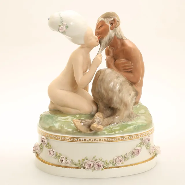 GERHARD HENNING. Figurgrupp, Den Kongelige Porcelainsfabrik, Danmark.