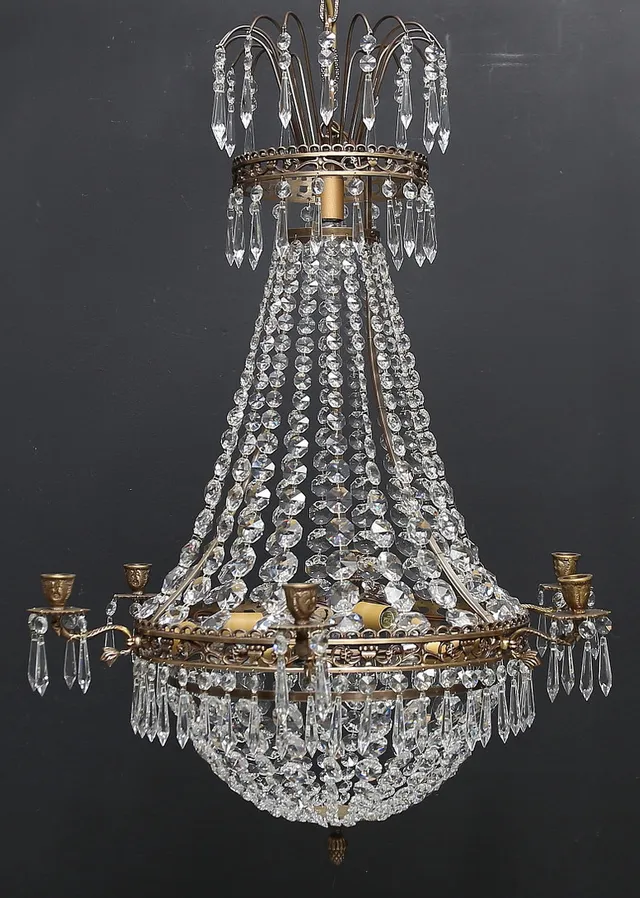 TAKKRONA, empire-stil, höjd exklusive kedja ca. 75 cm.