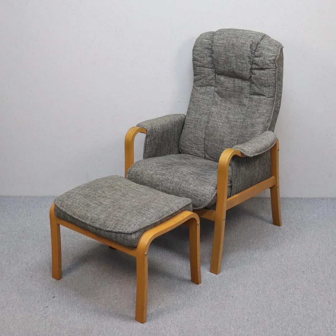 HJORT KNUDSEN, fåtölj med fotpall, samtida. — Armchairs & Chairs — Markus Auktioner