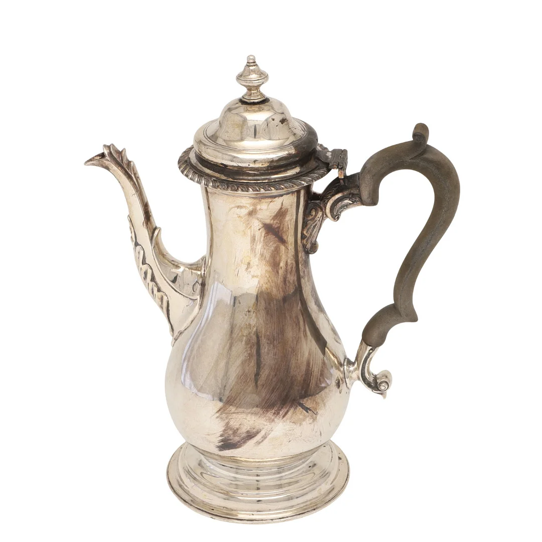 AN EDWARDIAN SILVER COFFEE POT. — Silver — Lawrences Auctioneers