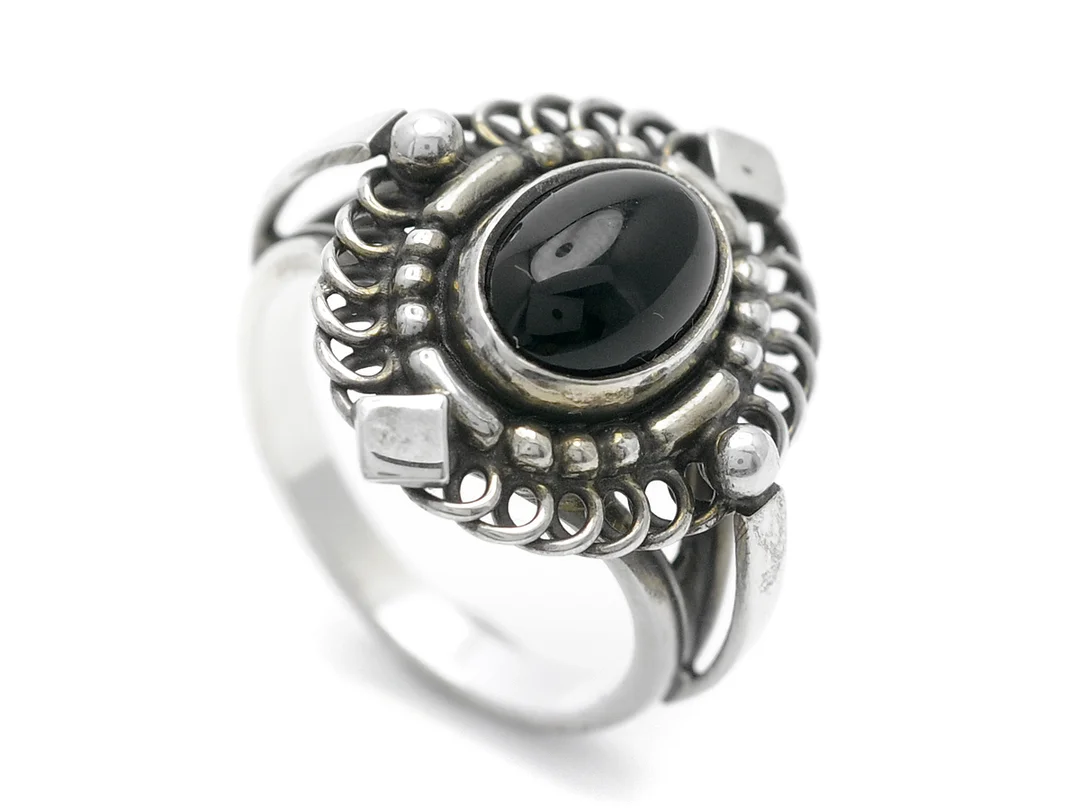 GEORG JENSEN, ring, silver, onyx, nr 419, tillverkad efter 1945, stl 17,75 mm, vikt 7,7 g, box. — Smycken/Ring — Kaplans