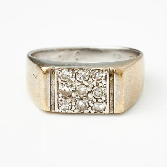 RING, 18 k rodierat vitguld, 9 åttkantslipade diamanter, totalt 0,18 ct, enligt gravyr, svensk kontrollstämpel.