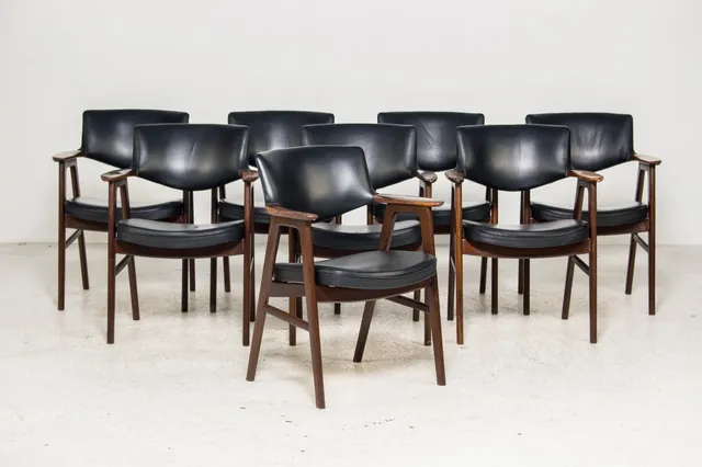 Erik Kirkegaard. Eight armchairs with a frame in solid rosewood (8)