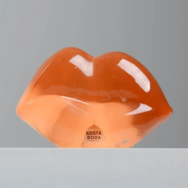 ÅSA JUNGNELIUS. Skulptur, "Hotlips" ur serien "Make Up", Kosta Boda.