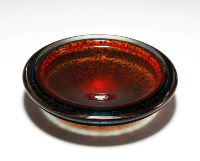 WILLY JOHANSSON (1921 - 1993) FOR HADELAND — Fat. Rund form. Klart overfangsglass over