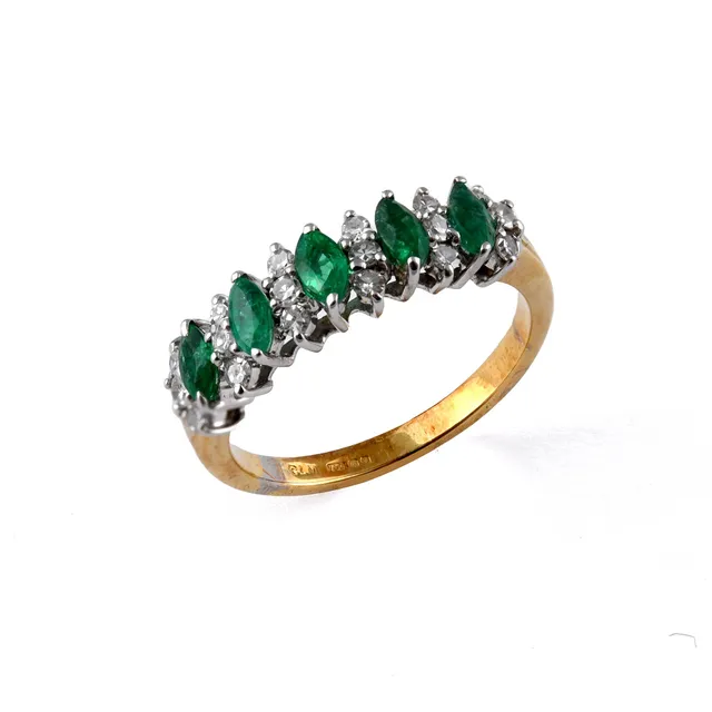 AN EMERALD AND DIAMOND HALF HOOP RING.
