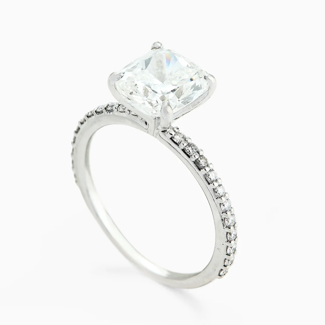 Ring med en cusion-cut diamant — Ring med en cusion-cut diamant — Smykker/Smykker — Blomqvist