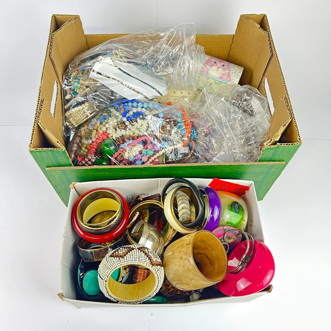 QTY COSTUME JEWELLERY. — Costume Jewellery — Chalkwell Auctions
