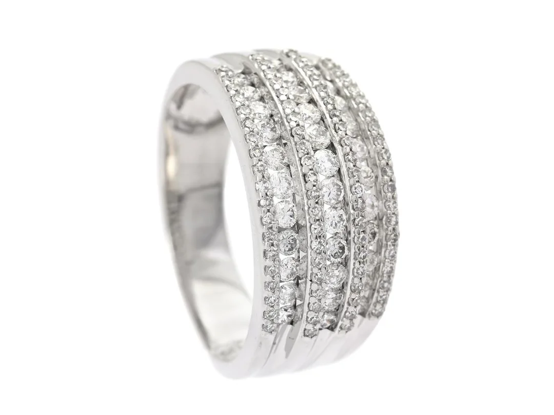 RING, 18K vitguld, briljantslipade och åttkantslipade diamanter ca 0,74 ctv, ca TW-TCr/VS-SI, stl 17 mm, vikt 6,3 g, diamanter med nagg. — Smycken/Ring — Kaplans