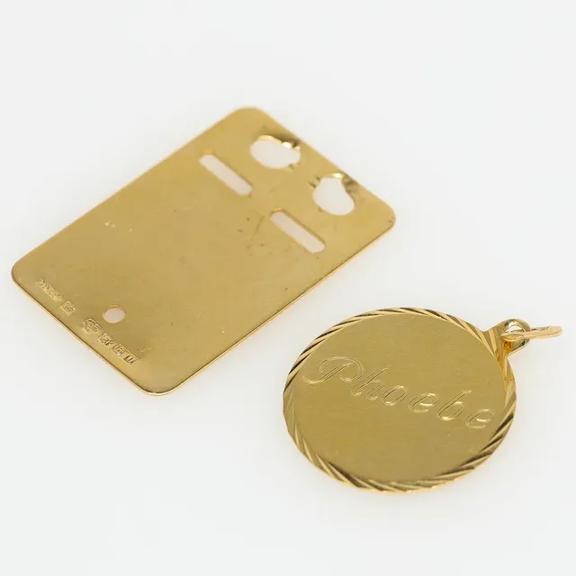 HÄNGEN, 2 st, 18 k guld, id-bricka samt namnbricka.