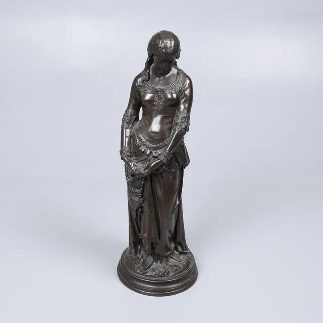 A 20TH CENTURY BRONZED RESIN FIGURE 'LA PENSIVE CHATELAINE'.
