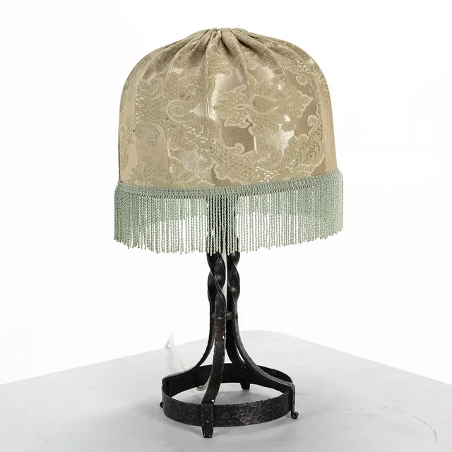 BORDSLAMPA, smide & tyg, jugend, 1900 - talets första hälft.