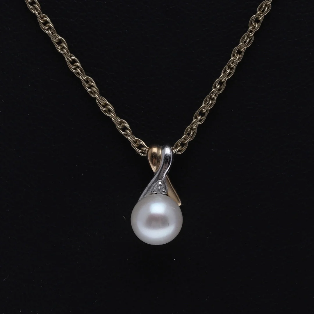 A CULTURED PEARL,DIAMOND AND 9CT GOLD PENDANT. — Brooches & Pendants — Lawrences Auctioneers