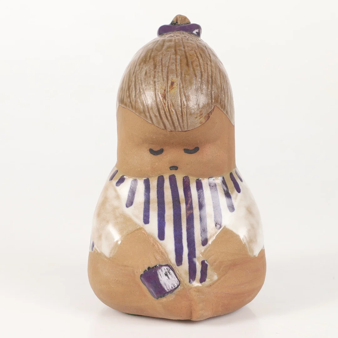 LISA LARSON. Figurin, "Johanna", keramik, signerad. — European — Helsingborgs Auktionskammare