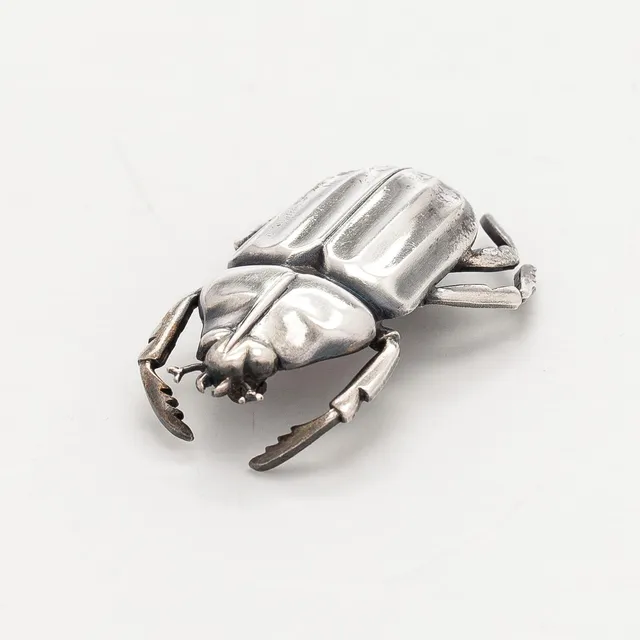 Brosch, skalbagge, silver, A. Tillander, Helsingfors 1953.