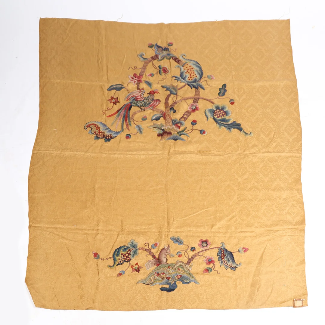 A LARGE CREWEL WORK EMBROIDERED PANEL, 20TH CENTURY. — Textiles — Bishop & Miller