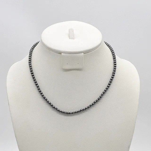 HÄMATIT PERLENCOLLIER, FEINE PERLEN UND VERGOLDETER VERSCHLUSS, VINTAGE, CA. 44CM.
