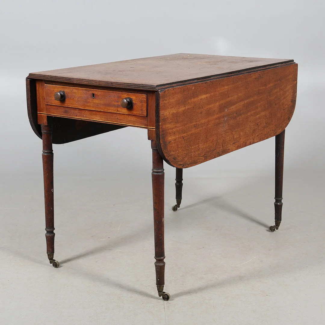 A MAHOGANY PEMBROKE TABLE. — Tables — Lawrences Auctioneers