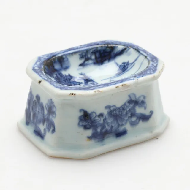 SALTKAR, porslin, Kina, Qianlong (1736-1795), dekor av flodlandskap.