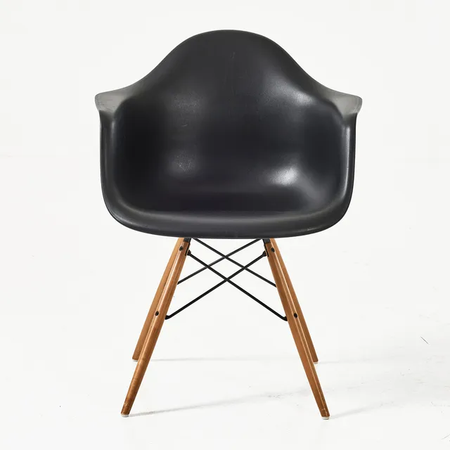 CHARLES & RAY EAMES. Karmstol, "Plastic Armchair", Vitra.