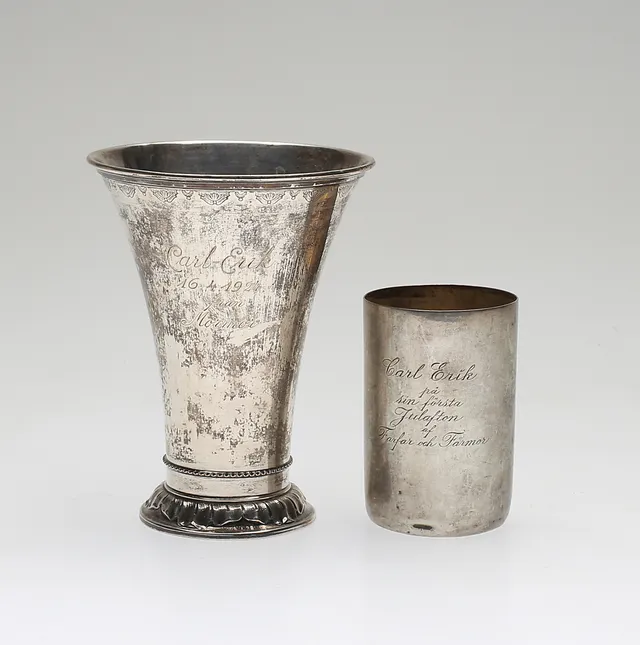 BÄGARE, 2 st, silver, bl a GAB 1919 och 1922. Vikt ca 230 g.