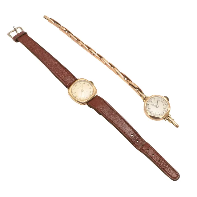 A LADY'S GOLD WRISTWATCH BY MARVIN.