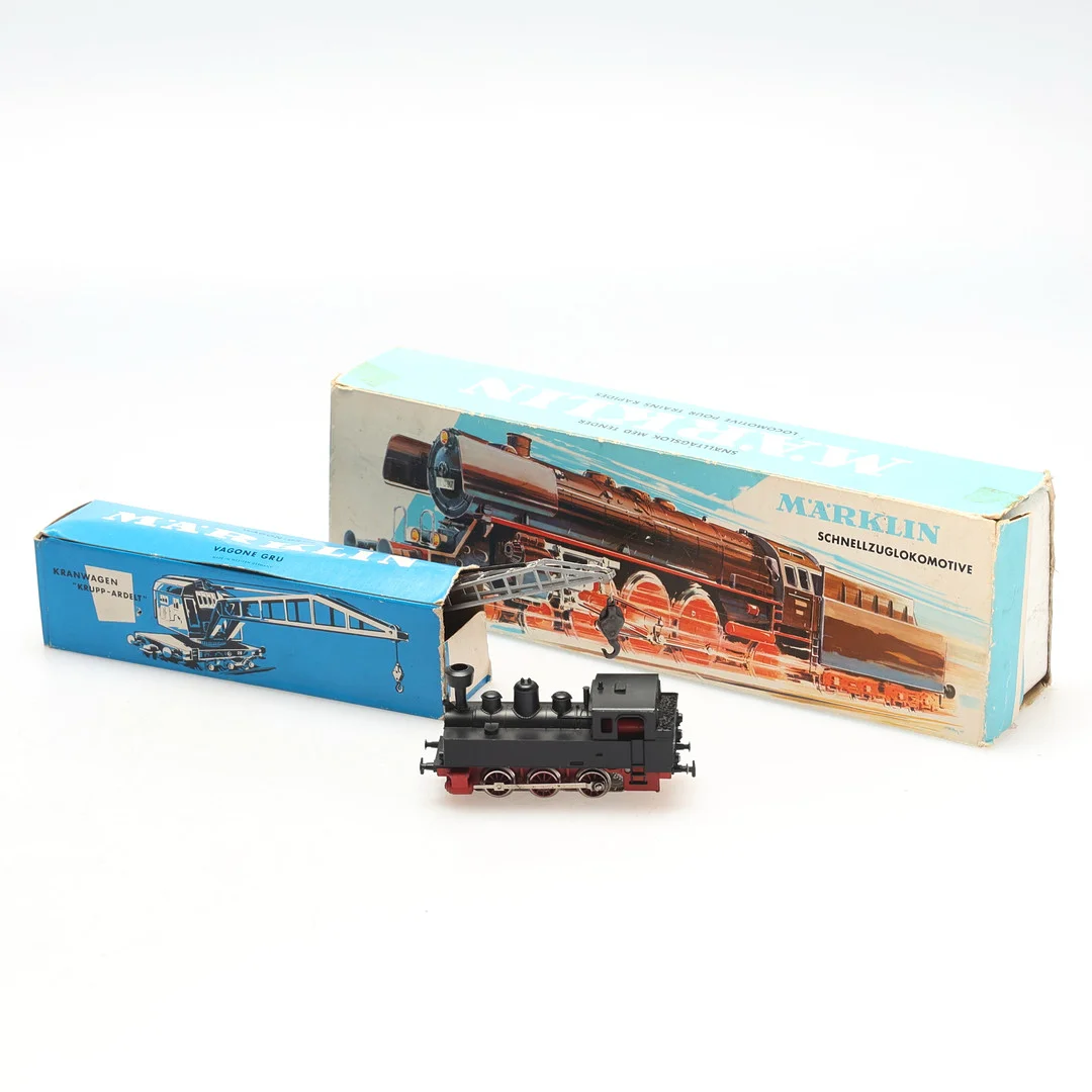 MÄRKLIN HO, Ånglok med tender, modell 3048, kranvagn 6804 och lok. — Model railways — Gomér & Andersson Jönköping