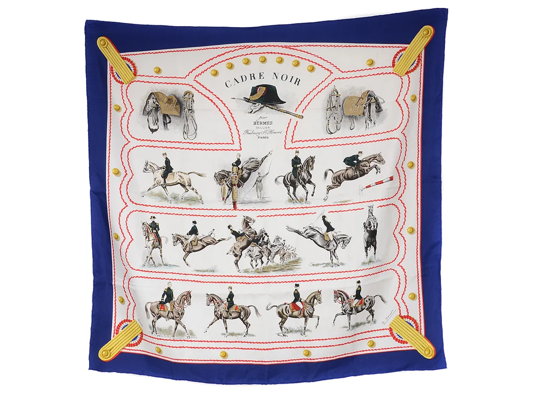 SCARF, HERMÈS, Cadre Noir, Colonel Margot, 100% siden, 90x90cm, blå, vit, röd, brun, några fläckar. — Accessoarer/Scarves — Kaplans