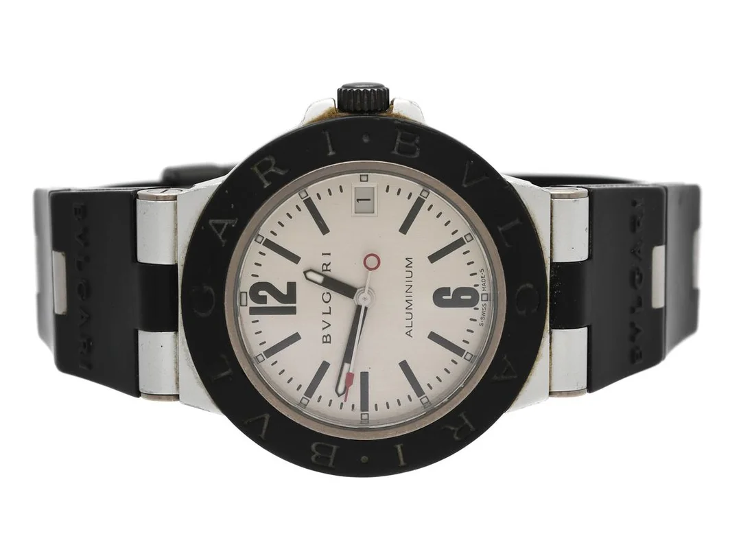 BVLGARI, Diagono Aluminium, Cal 220 TEEG, Verk nr. 410651, Serie nr. L 70950, Ref nr. AL 38 TA, herrur, 38 mm, aluminium/gummi, automatisk, safirglas, datum, integrerat gummiband, originalspänne i aluminium, cert, juli 2007, box, ytterkartong. — Klockor/Bvlgari — Kaplans