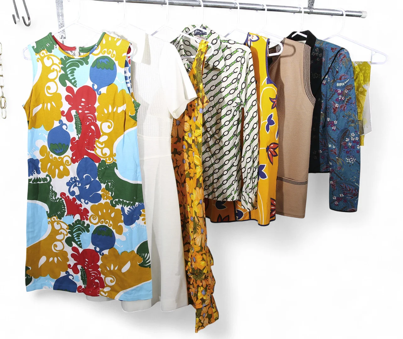 MARIMEKKO, NK, mm. ett parti kläder, omkring 1900-talets sista fjärdedel och senare. — Vintage & Designer Fashion — Limhamns Auktionsbyrå