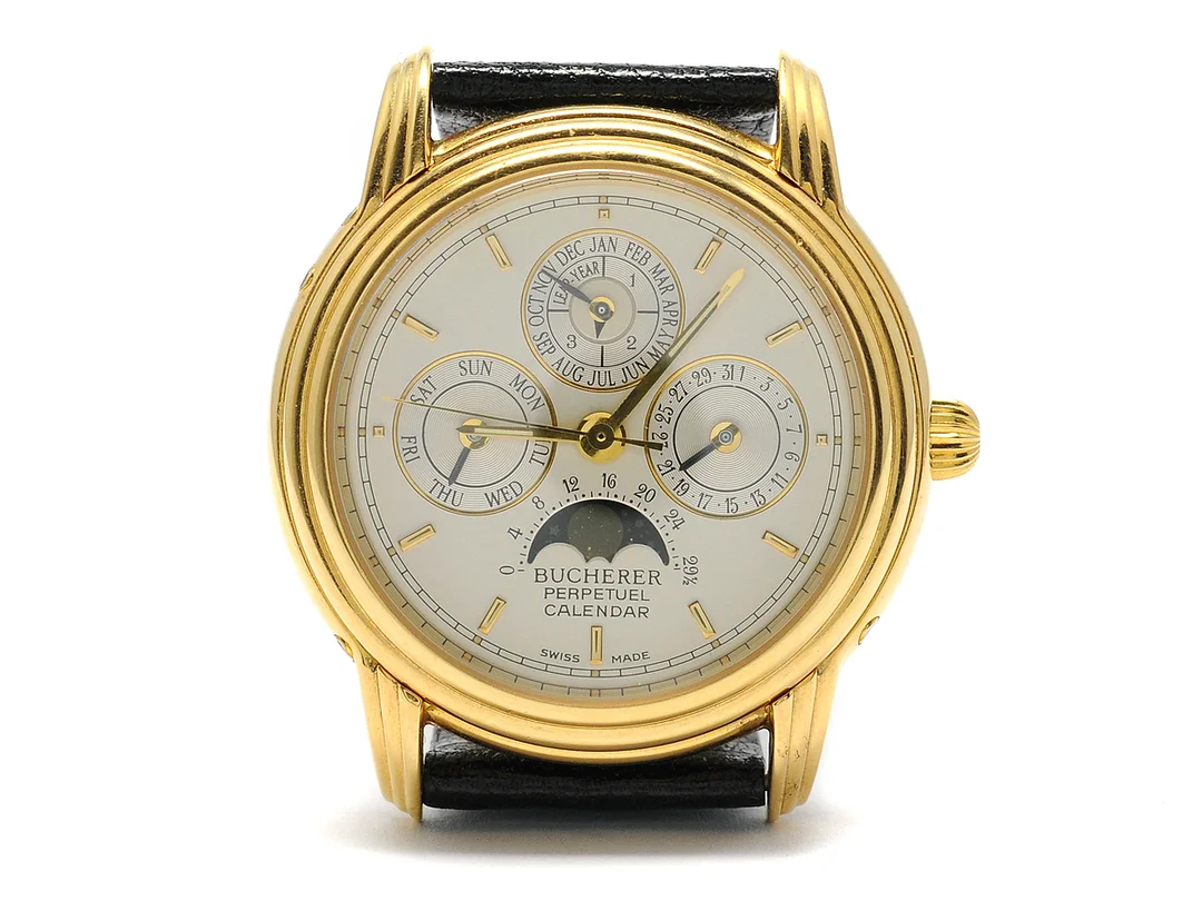 BUCHERER, Perpetual Calendar, Cal ETA 2892 A2 (Dubois Dépraz), Ref nr. 2892-004, Boett nr. 106, herrur, 35 mm, 18K guld, automatisk, safirglas, evighetskalender (dag, datum, månad, skottår), månfas, glasbaksida, läderband, ca 1995. — Klockor/Bucherer — Kaplans